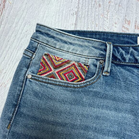 NWT Driftwood Colette Crop Jean SIZE 33 Diamond Daze Blue Emrboidered NEW - Picture 9 of 13
